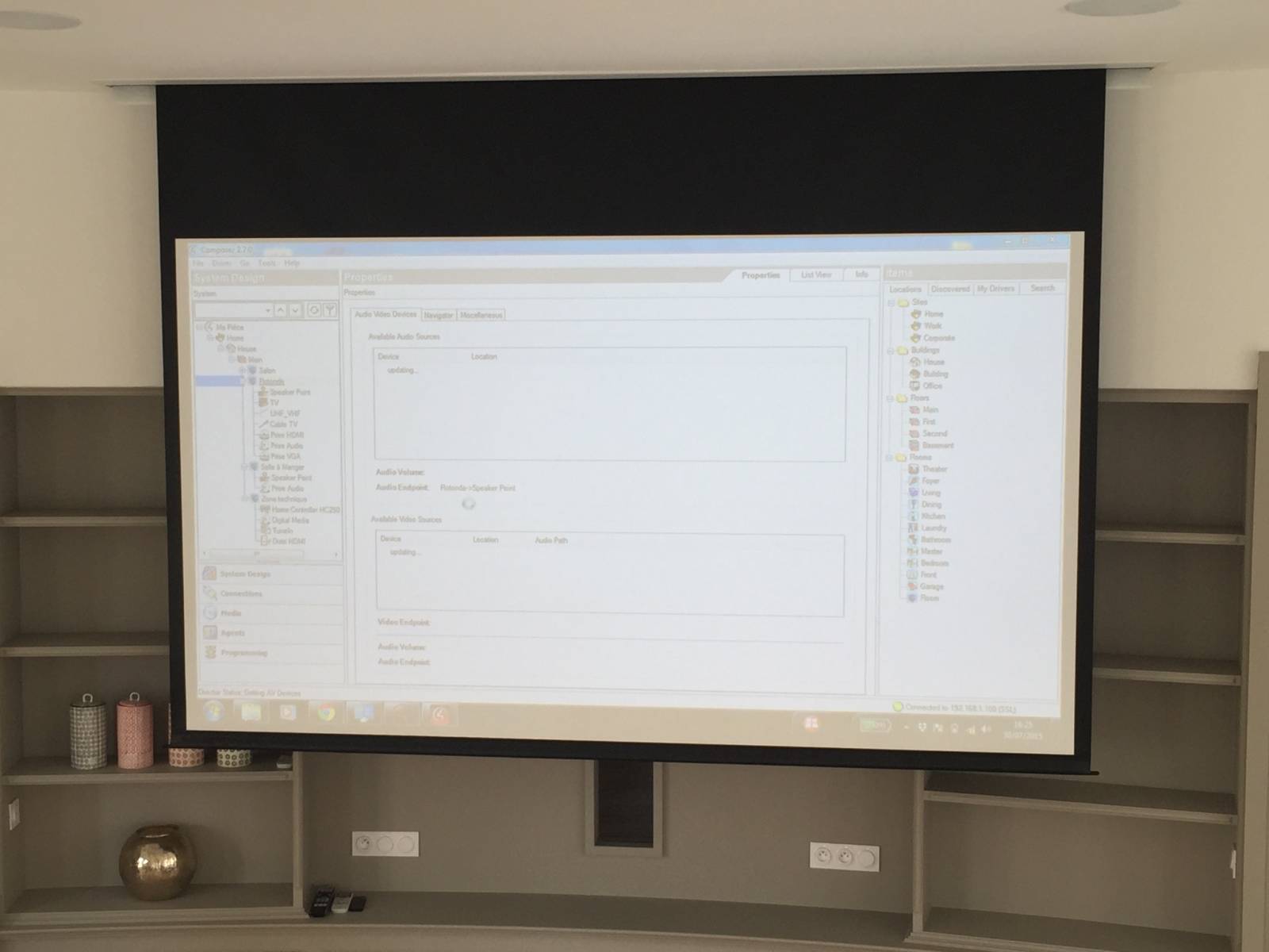 Installation de projecteur dans une salle de réunion à MAPIÈCE : Maison d'Hôtes pour entreprises à Lyon 2