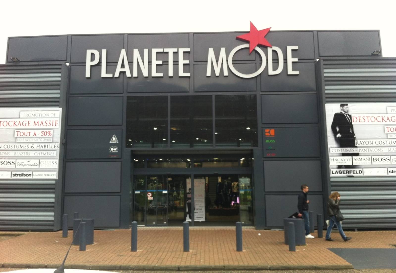Equipement du magasin Planet Mode à Givors avec des enceintes Bose