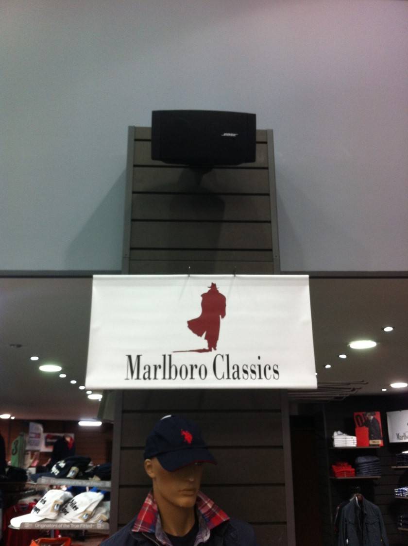 Equipement du magasin Planet Mode à Givors avec des enceintes Bose