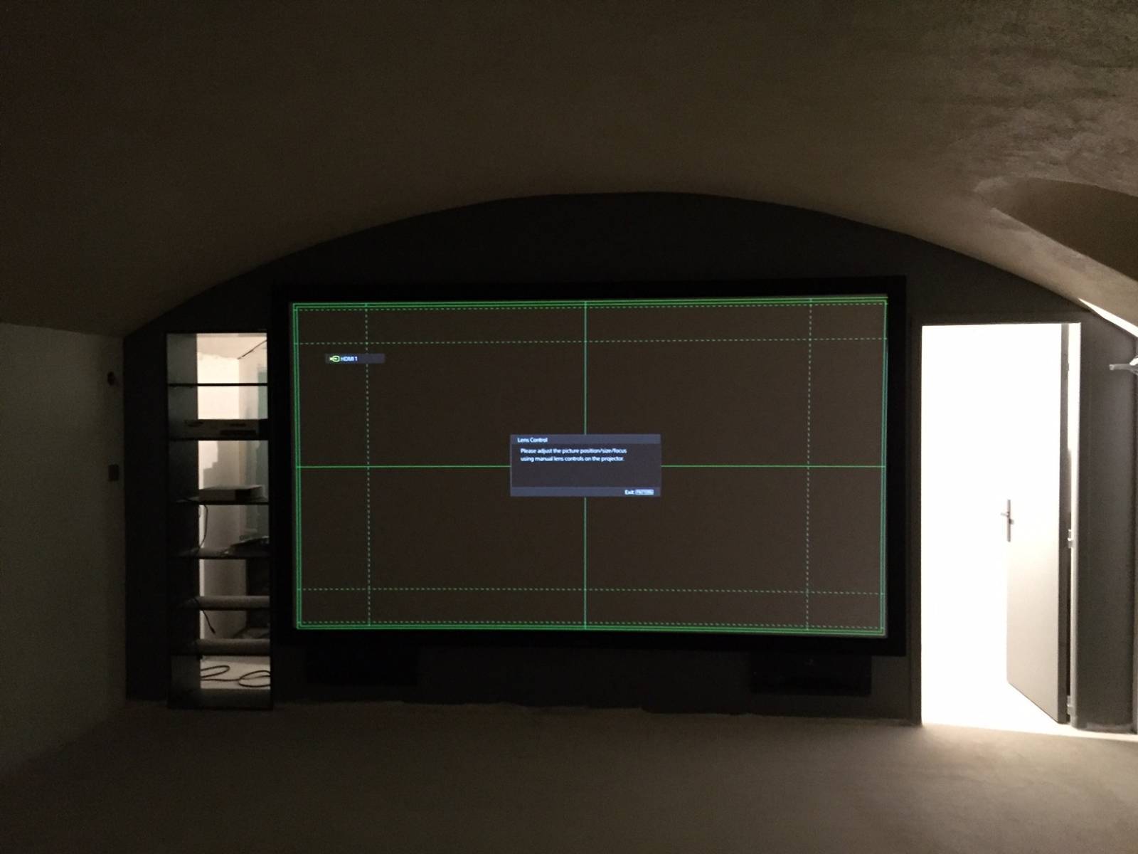 Création d’une salle de cinéma privée dans une cave voûtée à Lyon