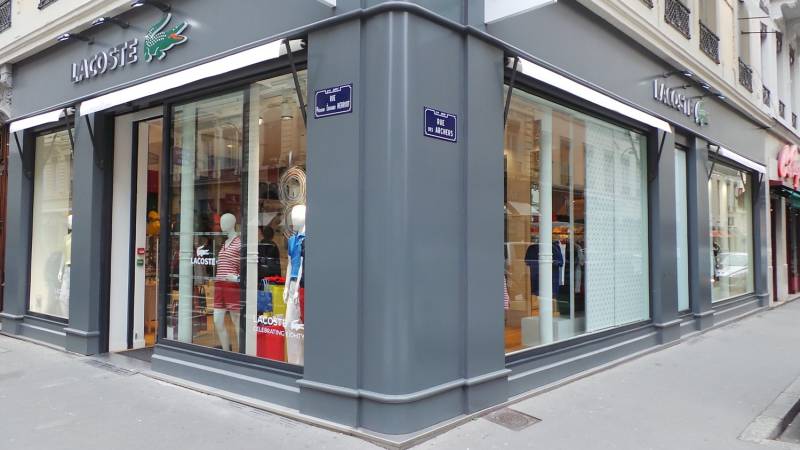 Intégration et équipement de systèmes audiovisuels et vidéos pour la boutique Lacoste à Lyon