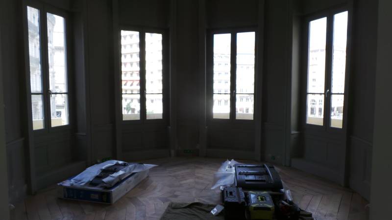 Installation de projecteur dans une salle de réunion à MAPIÈCE : Maison d'Hôtes pour entreprises à Lyon 2