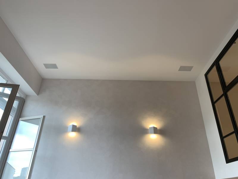 Intégration d'un vidéo projecteur et un home cinéma haut de gamme pour un loft à Lyon
