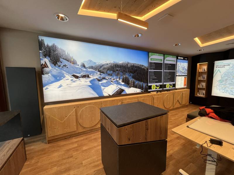 Installation écran publicitaire Lyon