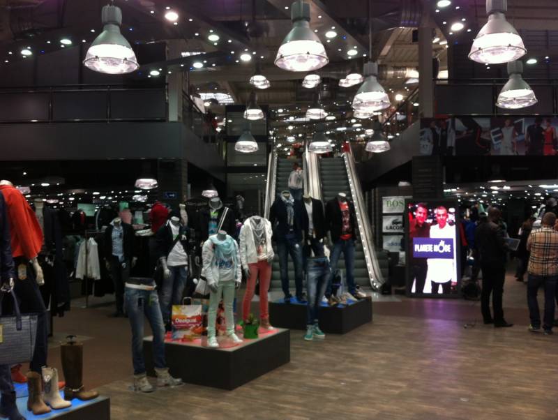 Equipement du magasin Planet Mode à Givors avec des enceintes Bose