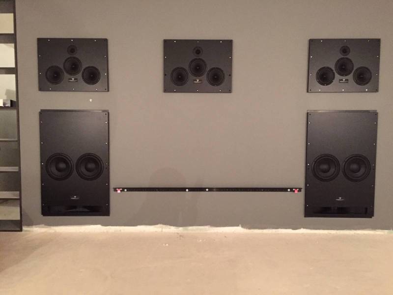 Création d’une salle de cinéma privée dans une cave voûtée à Lyon